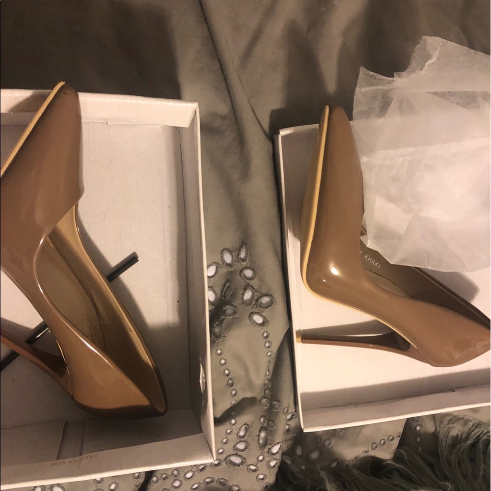 Tan/nude shoes